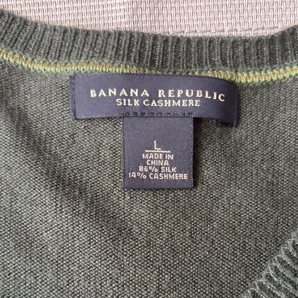 Banana Republic Dark Green V-Neck Sweater sz L SILK CASHMERE blend